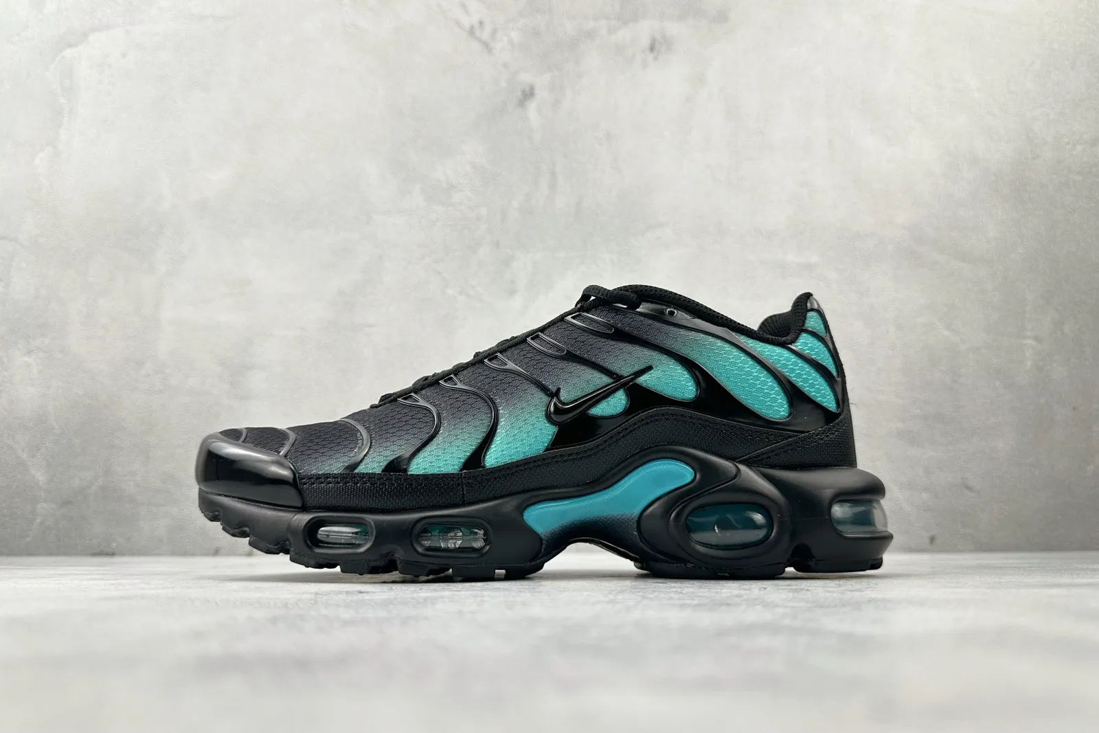 Nike Air Max Plus Black Dusty Cactus Sneakers