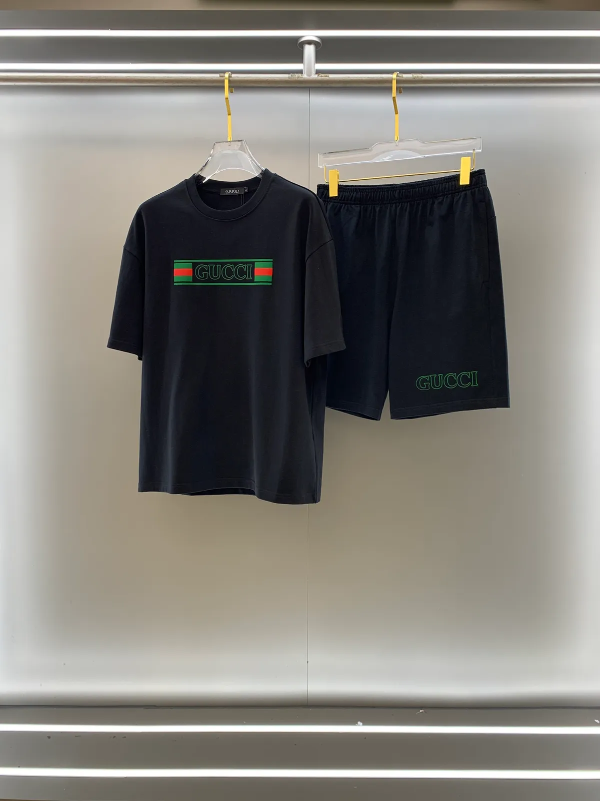 Gucci T-shirt & Shorts Sæt Med Frontlogo