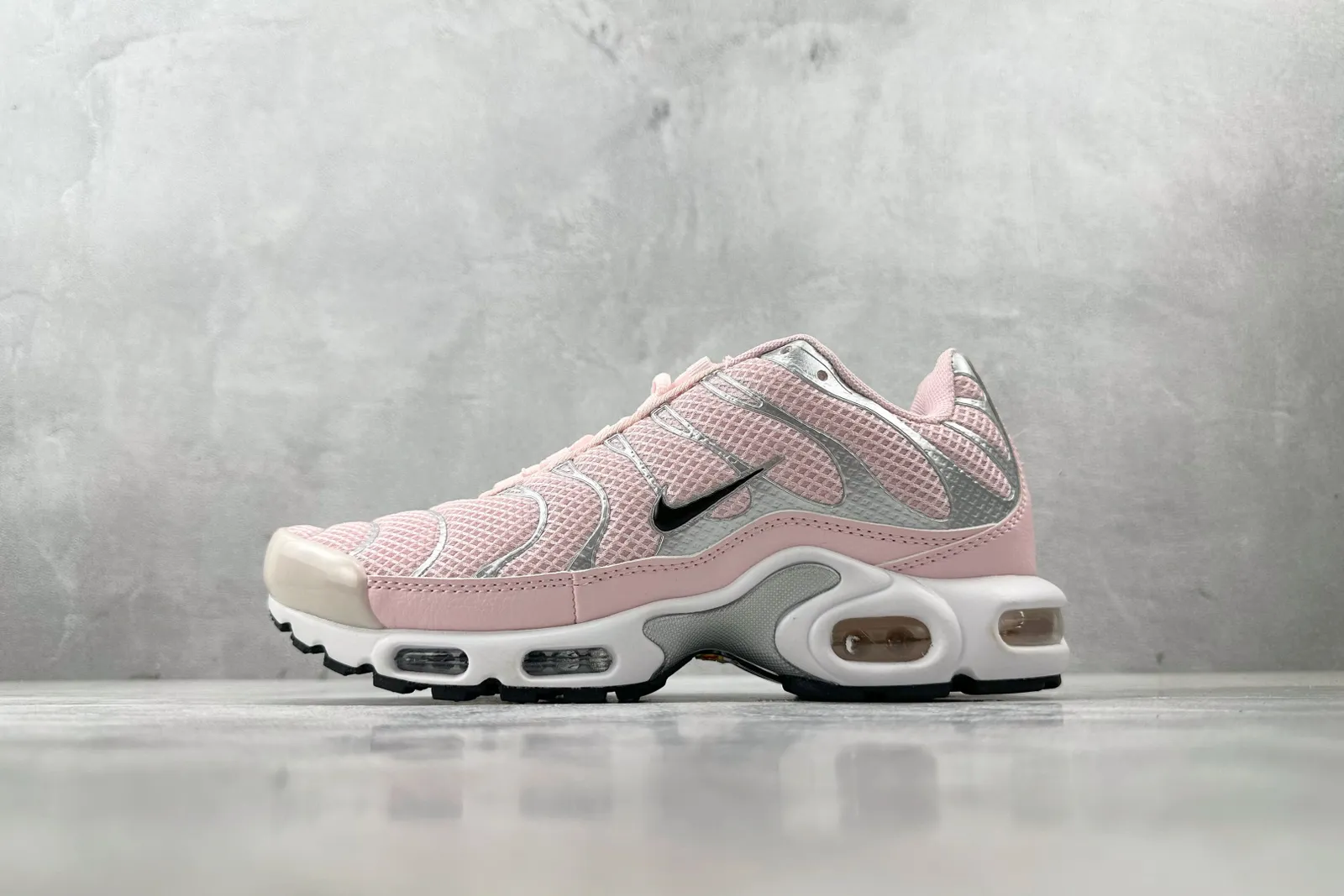Nike Air Max Plus Platinum Violet Sneakers