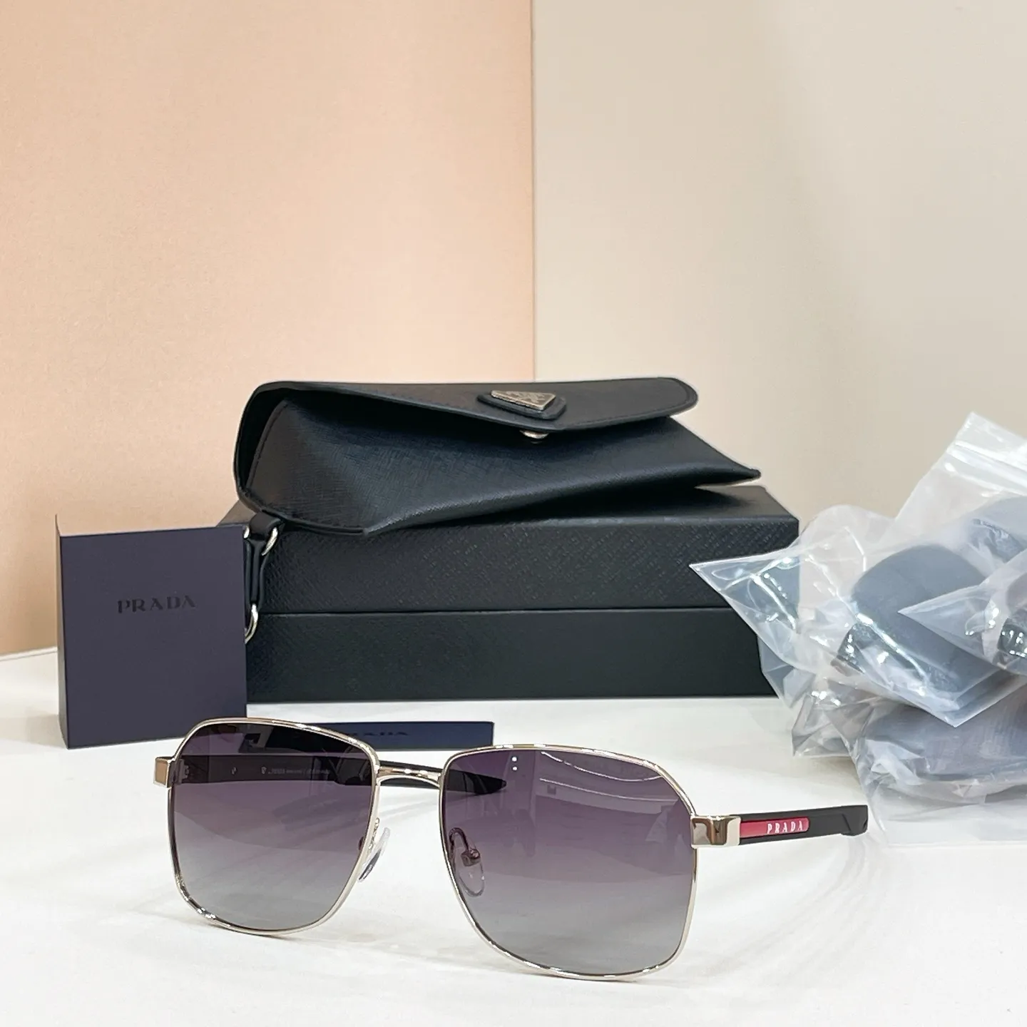 Prada SPS 54W Solbriller