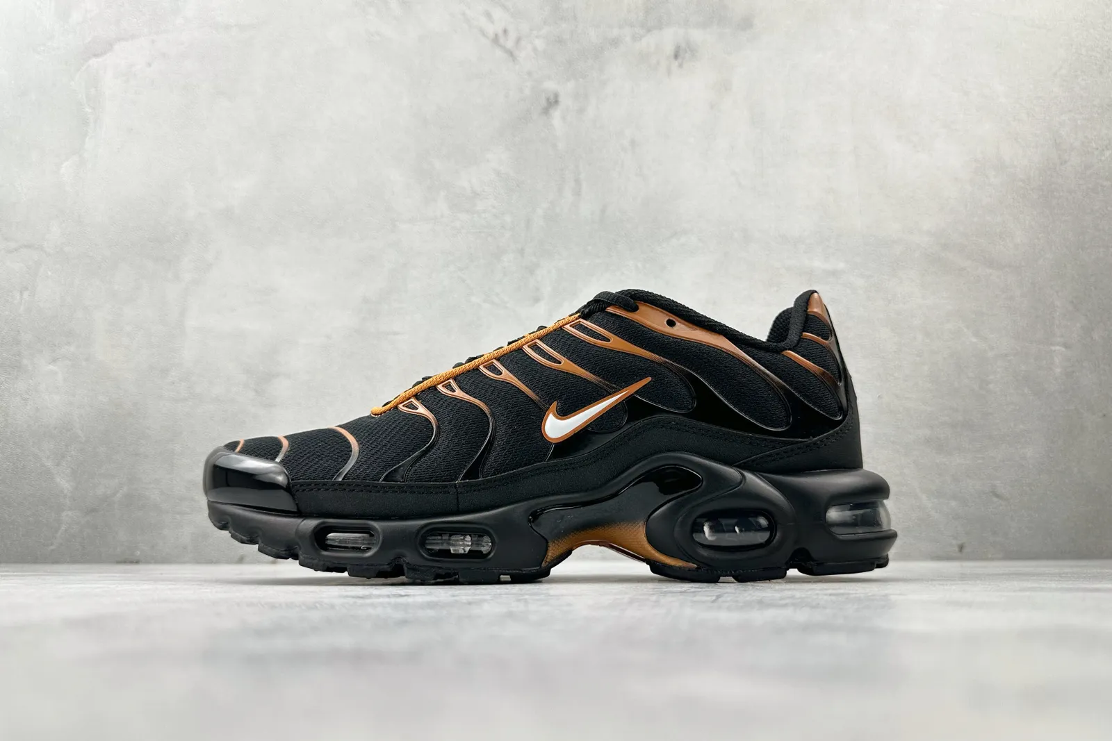 Nike Air Max Plus Dark Obsidian Monarch Sneakers