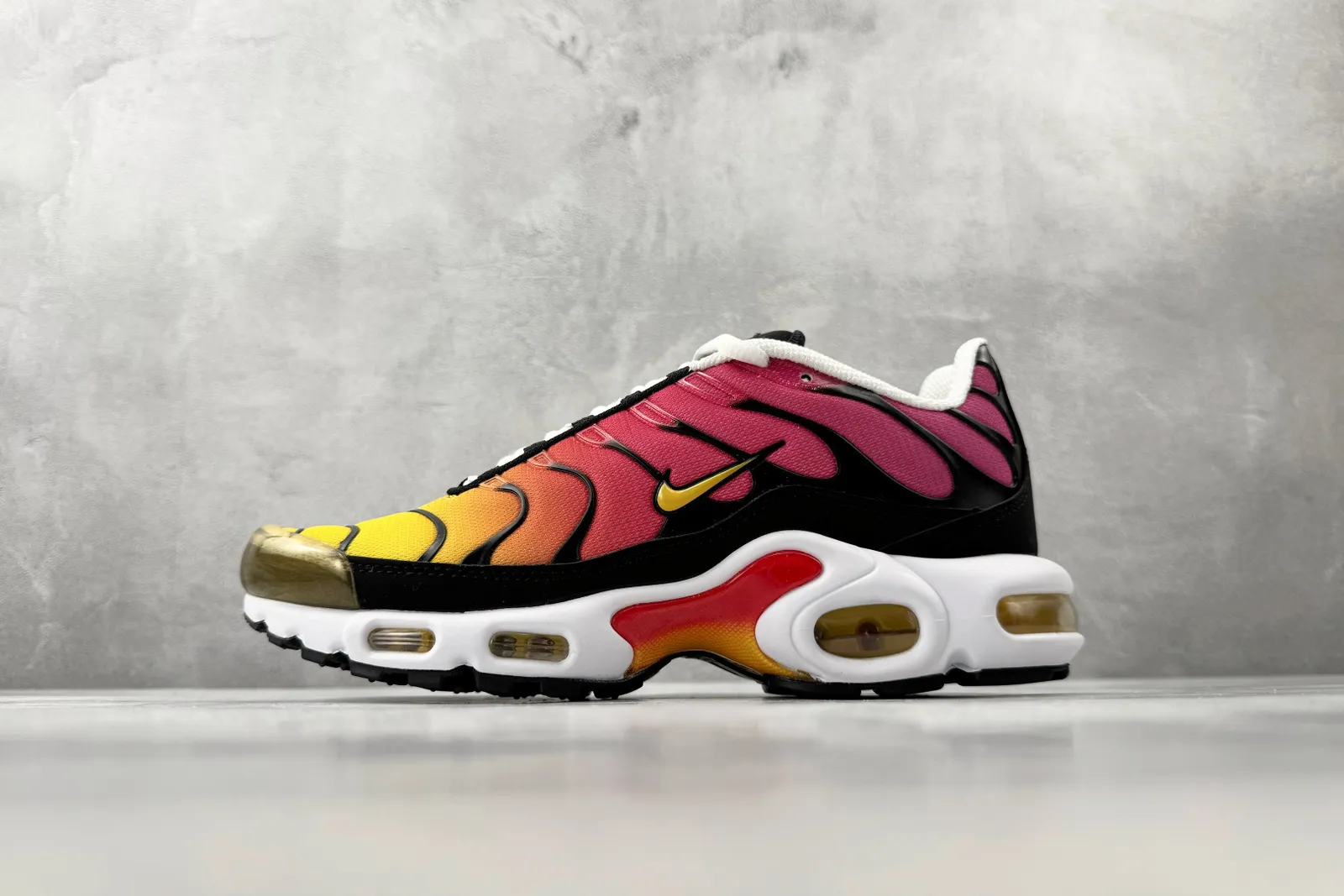 Nike Air Max Plus Yellow Pink Gradient Sneakers