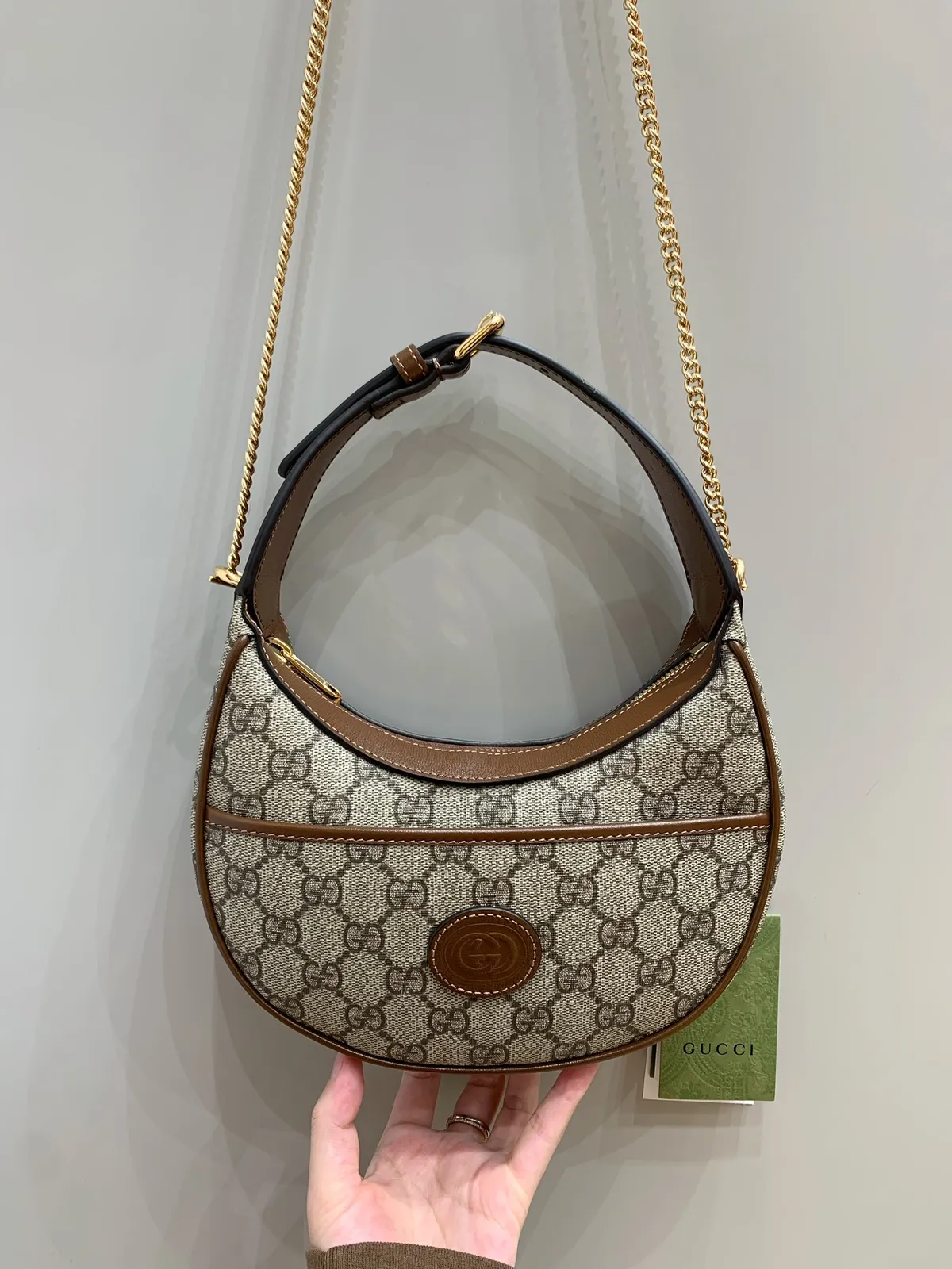 Gucci GG Supreme Half-Moon Mini Taske
