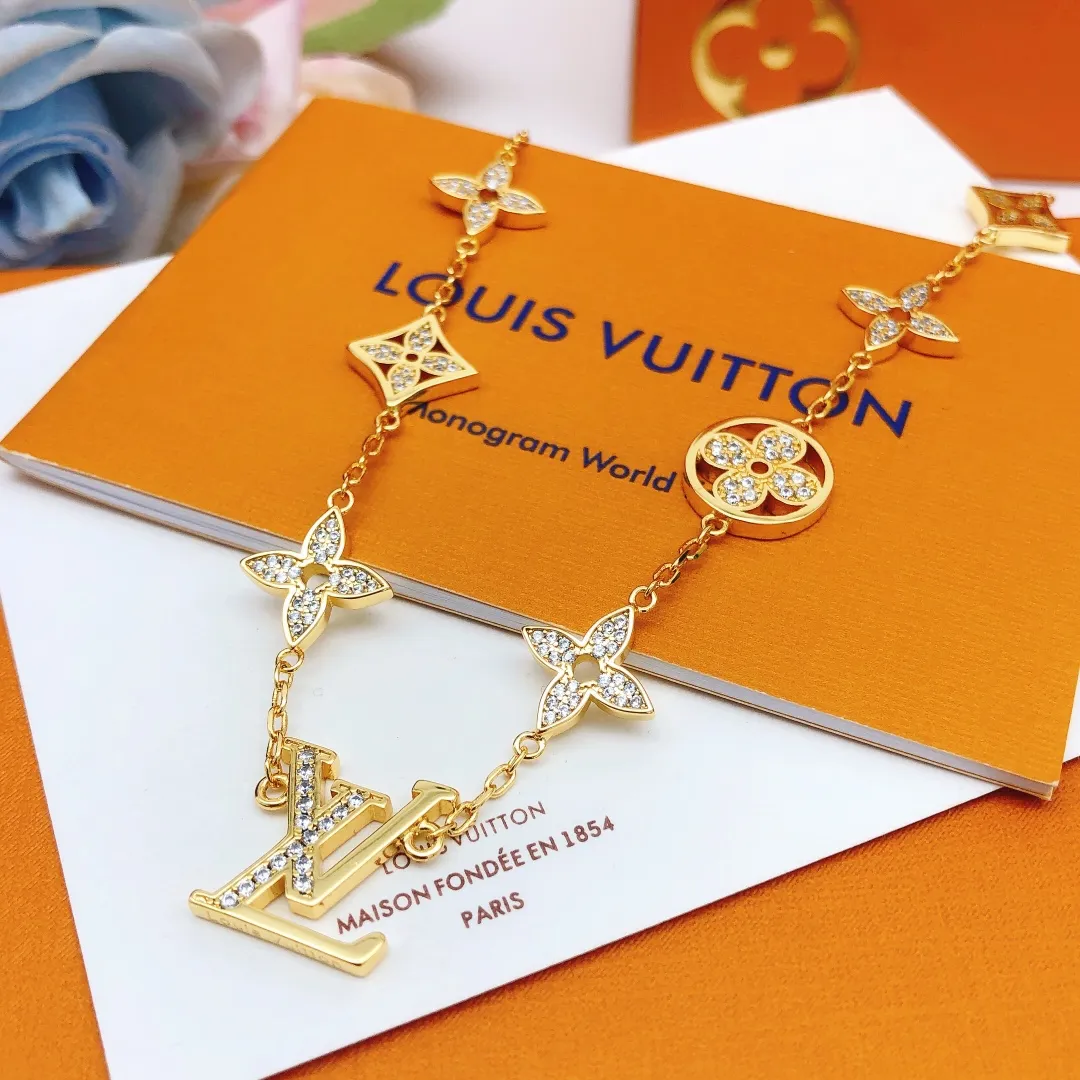 LV Studded Crystal Charm Halskæde