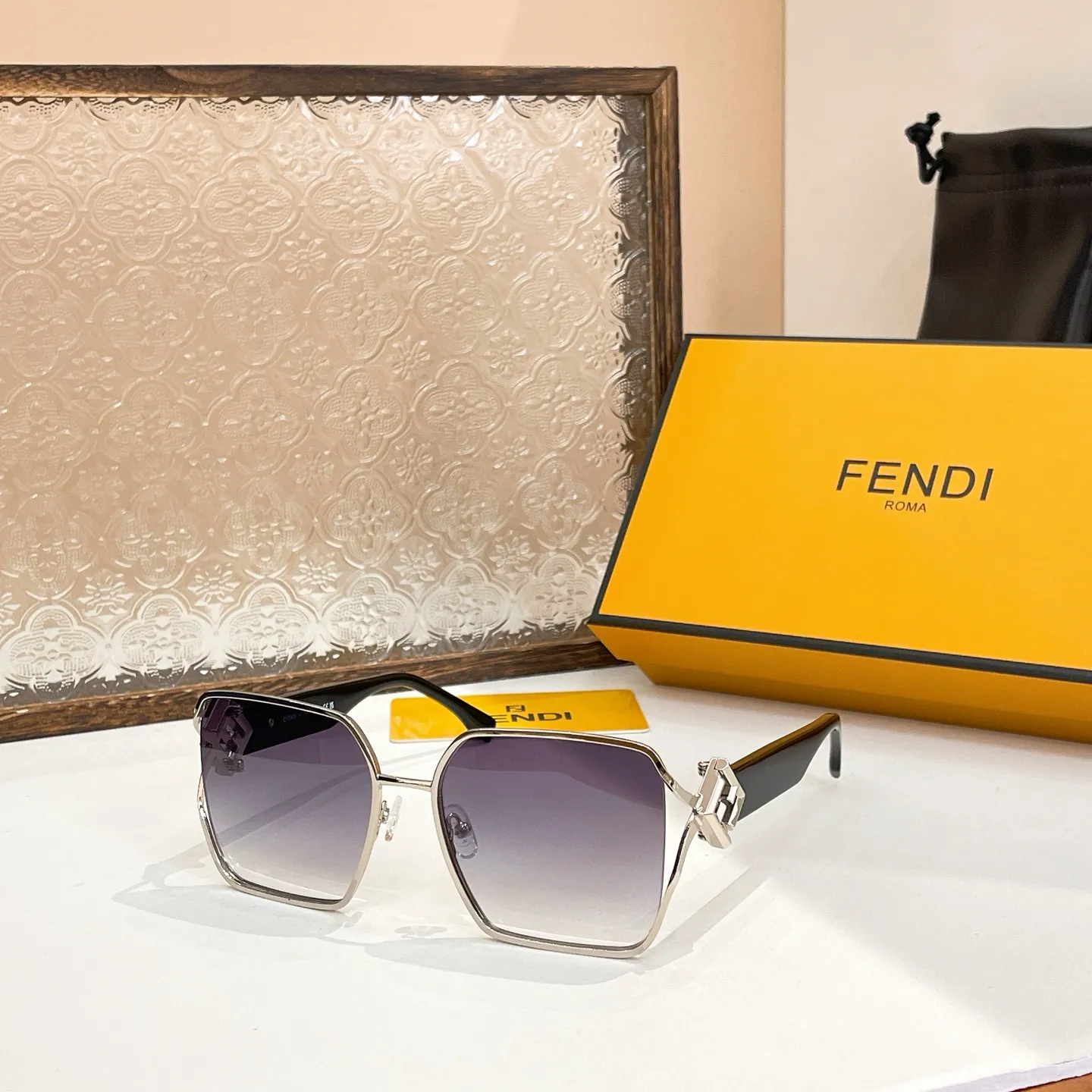 Fendi FE40150U Solbriller