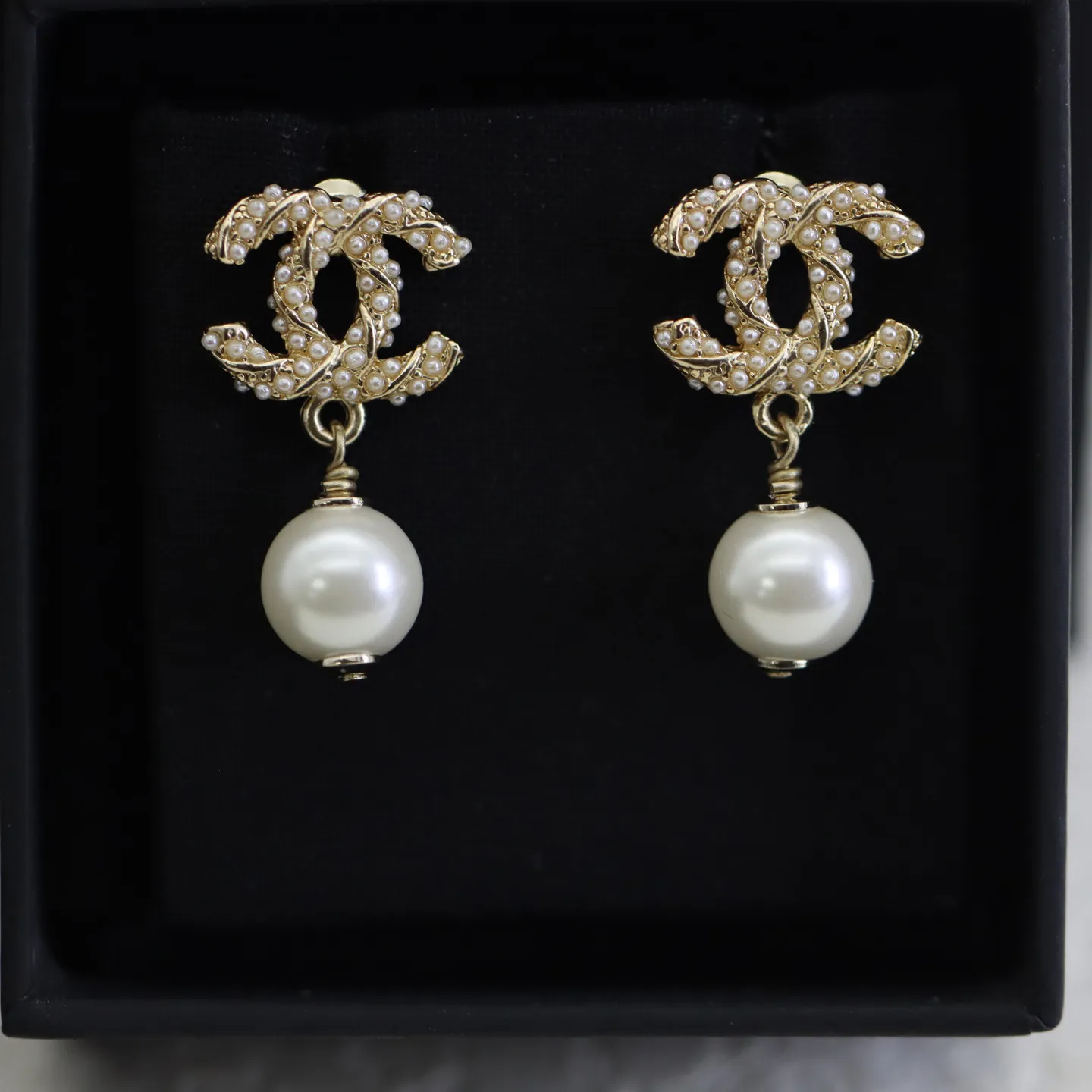 Chanel Pearl CC Drop Øreringe