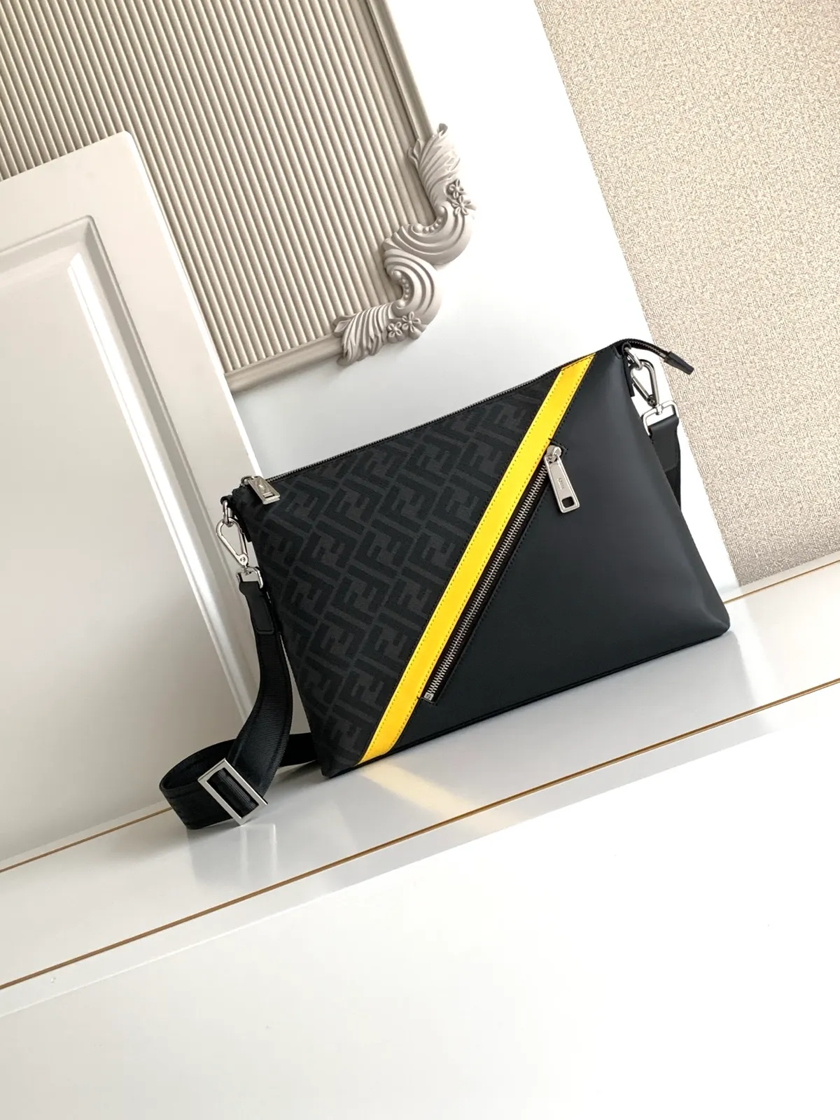 Fendi Diagonal Messenger Taske