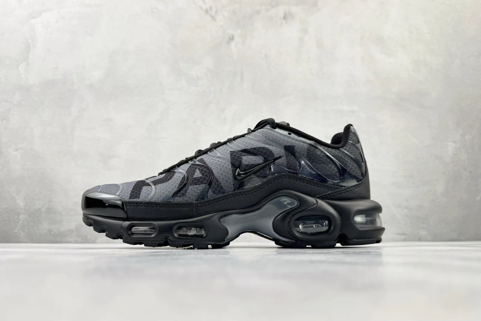 Nike Air Max Plus x PSG Black Particle Grey Sneakers