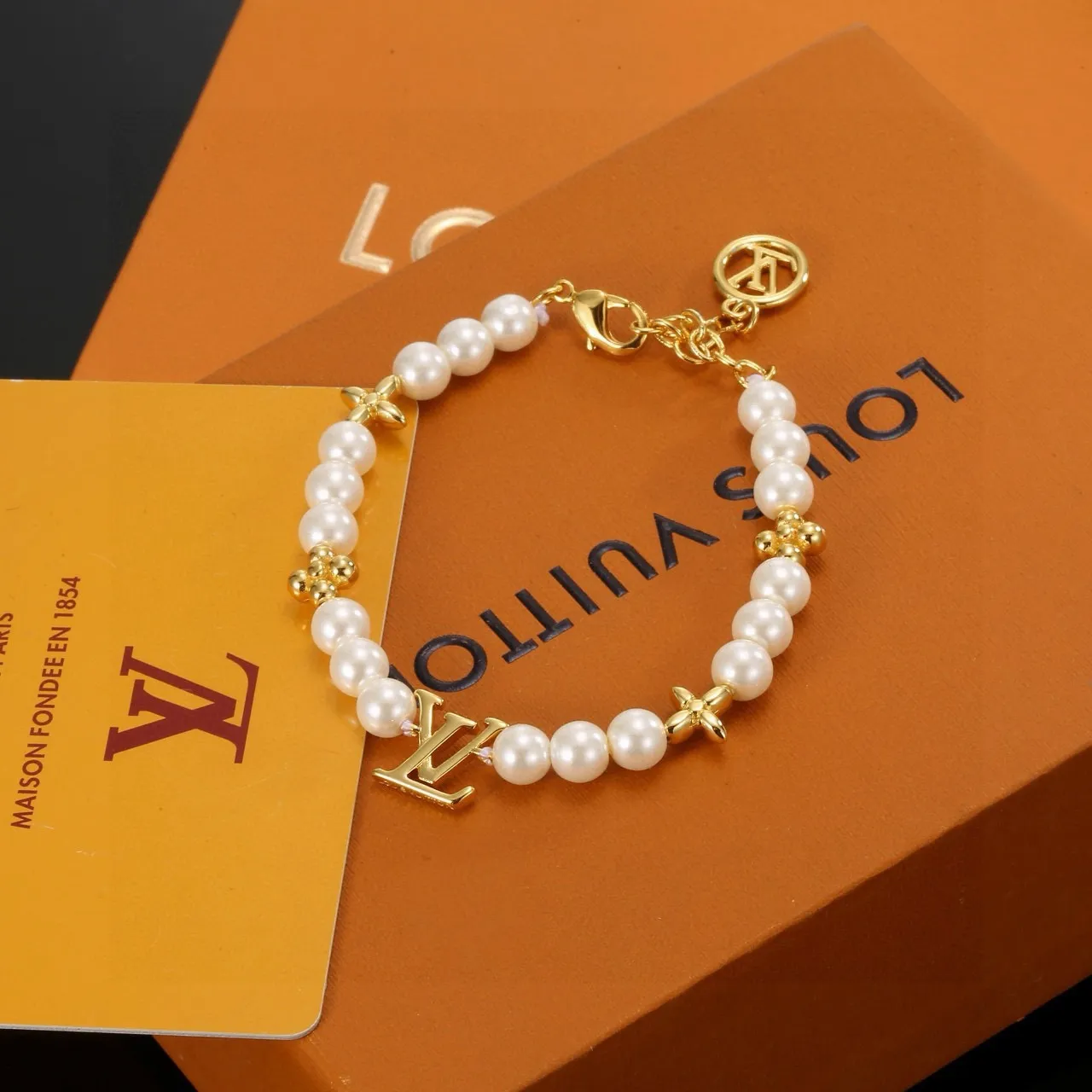 LV Heart Pearls Armbånd